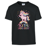 Kita Ade 2026 T-Shirt – Kinder T-Shirt in Schwarz, Freisteller