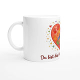 Du bist das Herz unserer Kita Erzieherin Tasse – Tasse auf Holztisch Lifestyle Foto