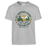 Das Abenteuer beginnt Einschulung Shirt 2026 – Kinder T-Shirt Weiß Freisteller