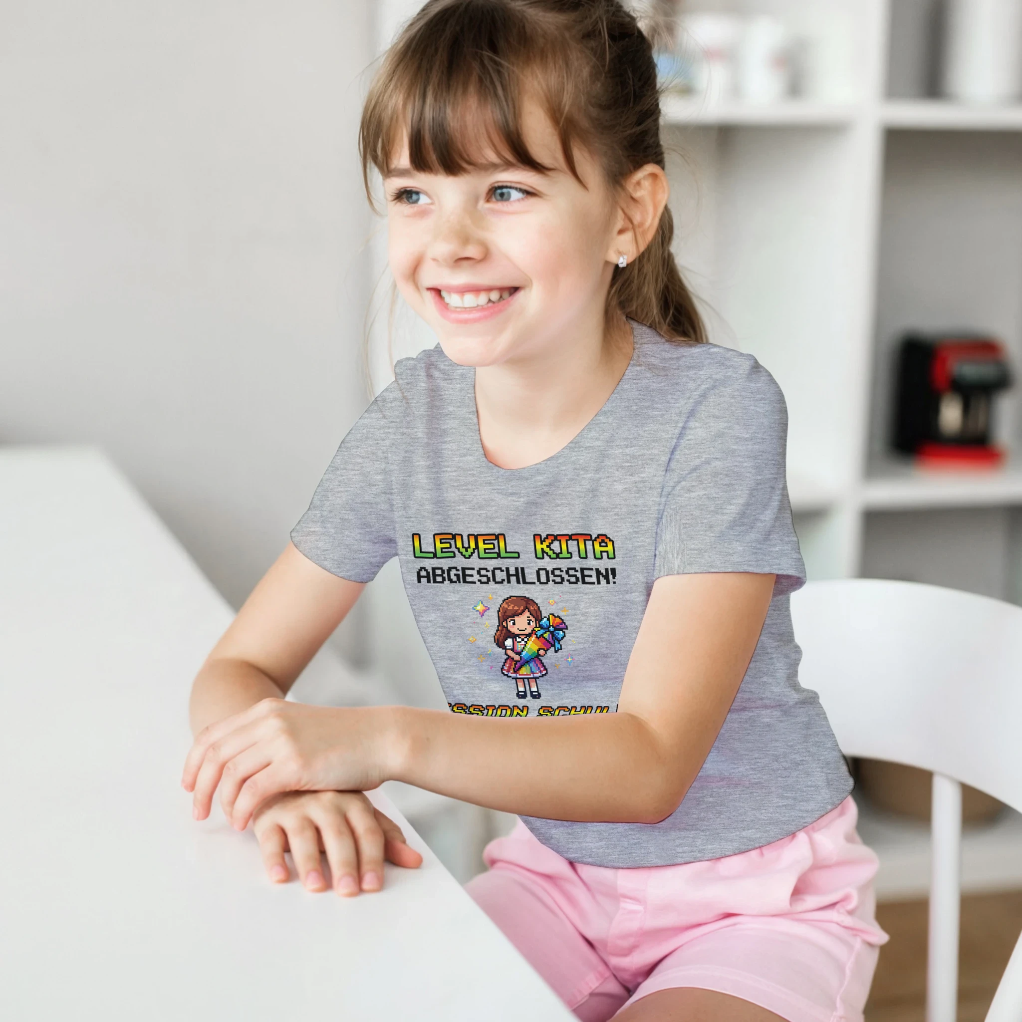 Level Kita Abgeschlossen Gaming Shirt Mädchen – Kind trägt T-Shirt Outdoor Lifestyle Foto
