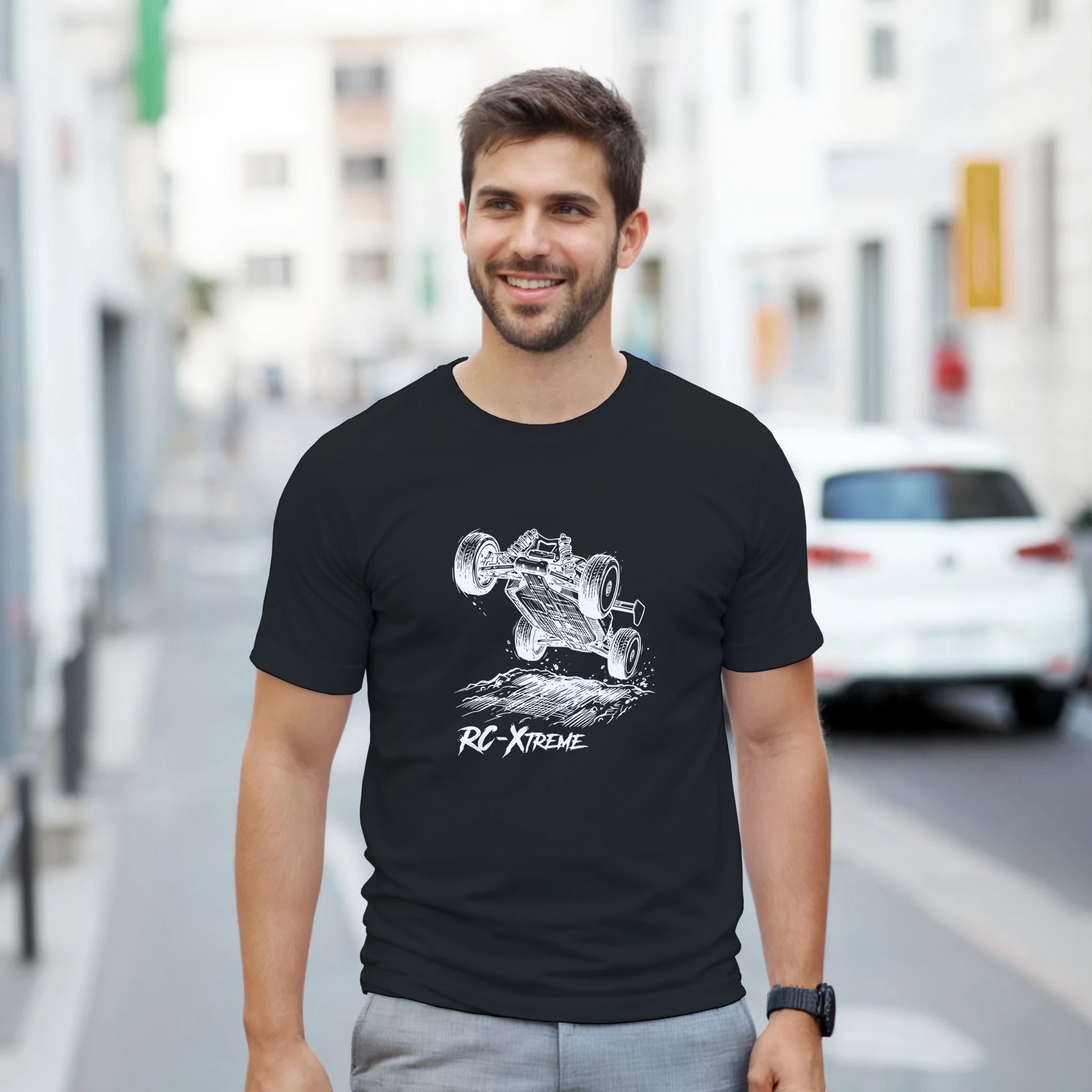 RC Modellbau T-Shirt "RC-Xtreme" – Herren Lifestyle, Mann trägt T-Shirt, Frontalansicht