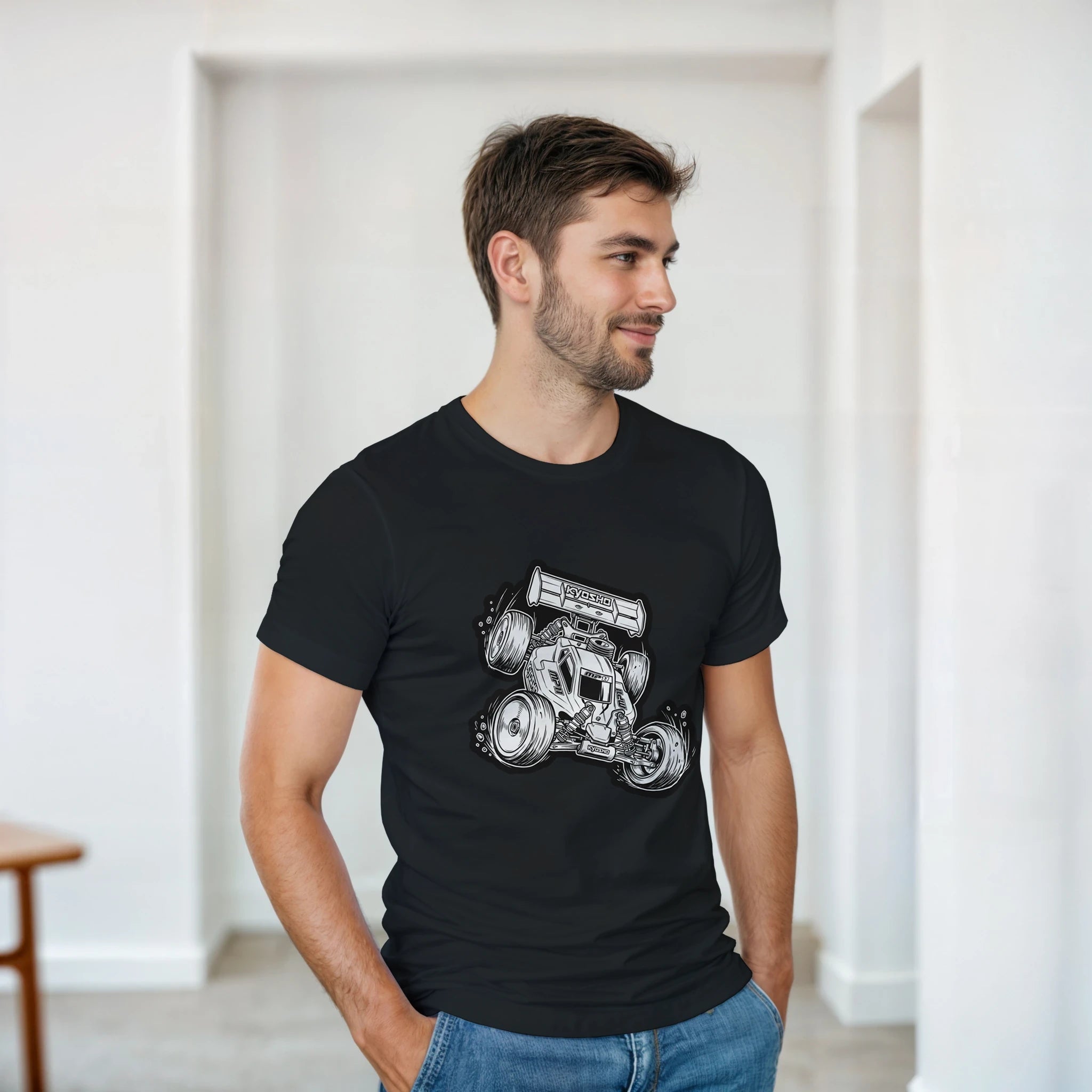 Kyosho RC Buggy T-Shirt – Herren Lifestyle, Mann trägt T-Shirt, Outdoor Look