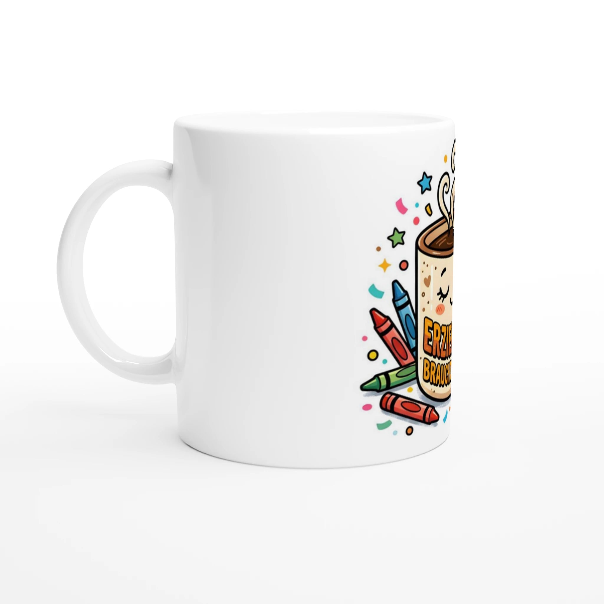 Erzieherin braucht Kaffee Tasse Kita Geschenk – Tasse auf Holztisch Lifestyle Foto