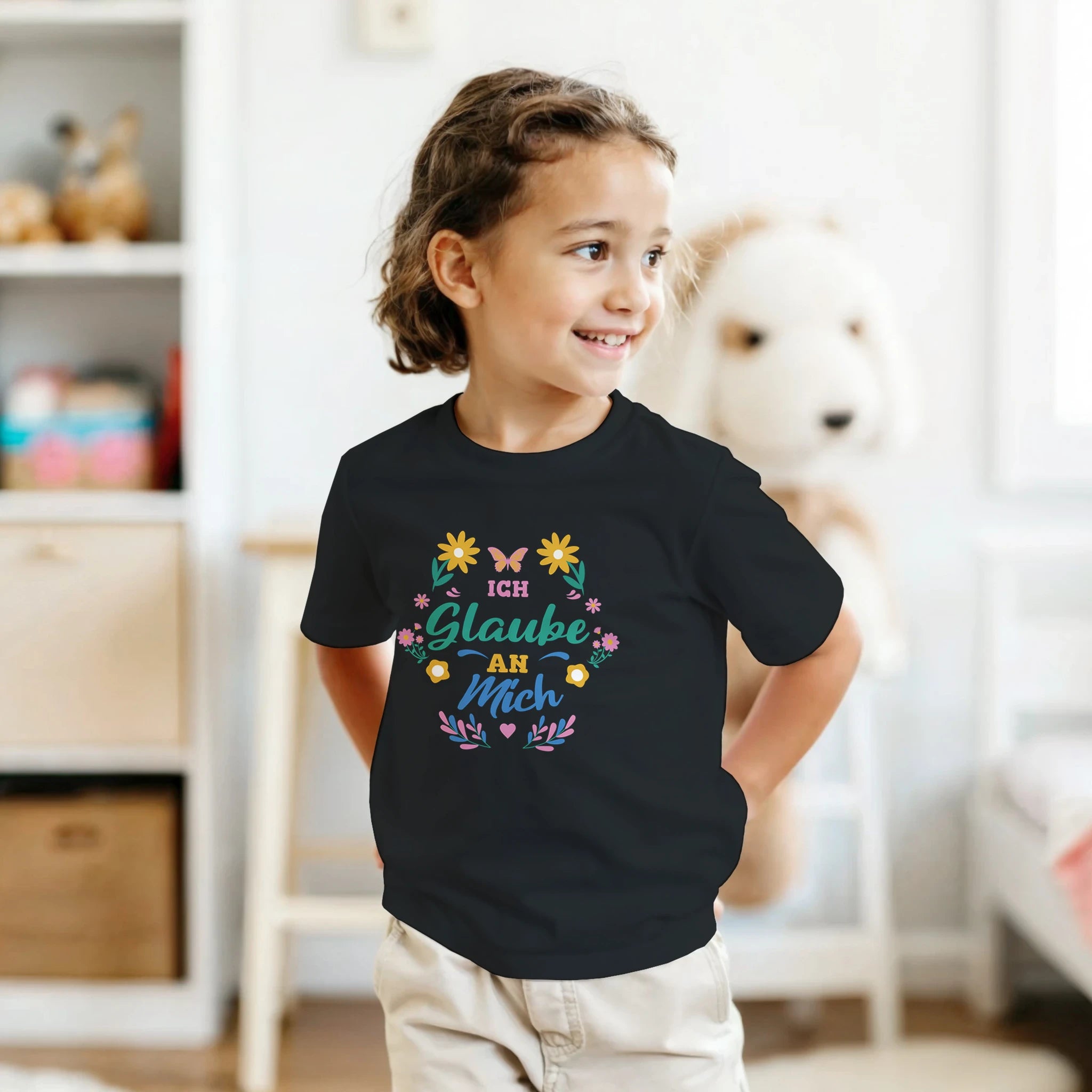 Ich Glaube An Mich Kinder T-Shirt – Zwei Kinder tragen das Kinder T-Shirt, Outdoor Foto