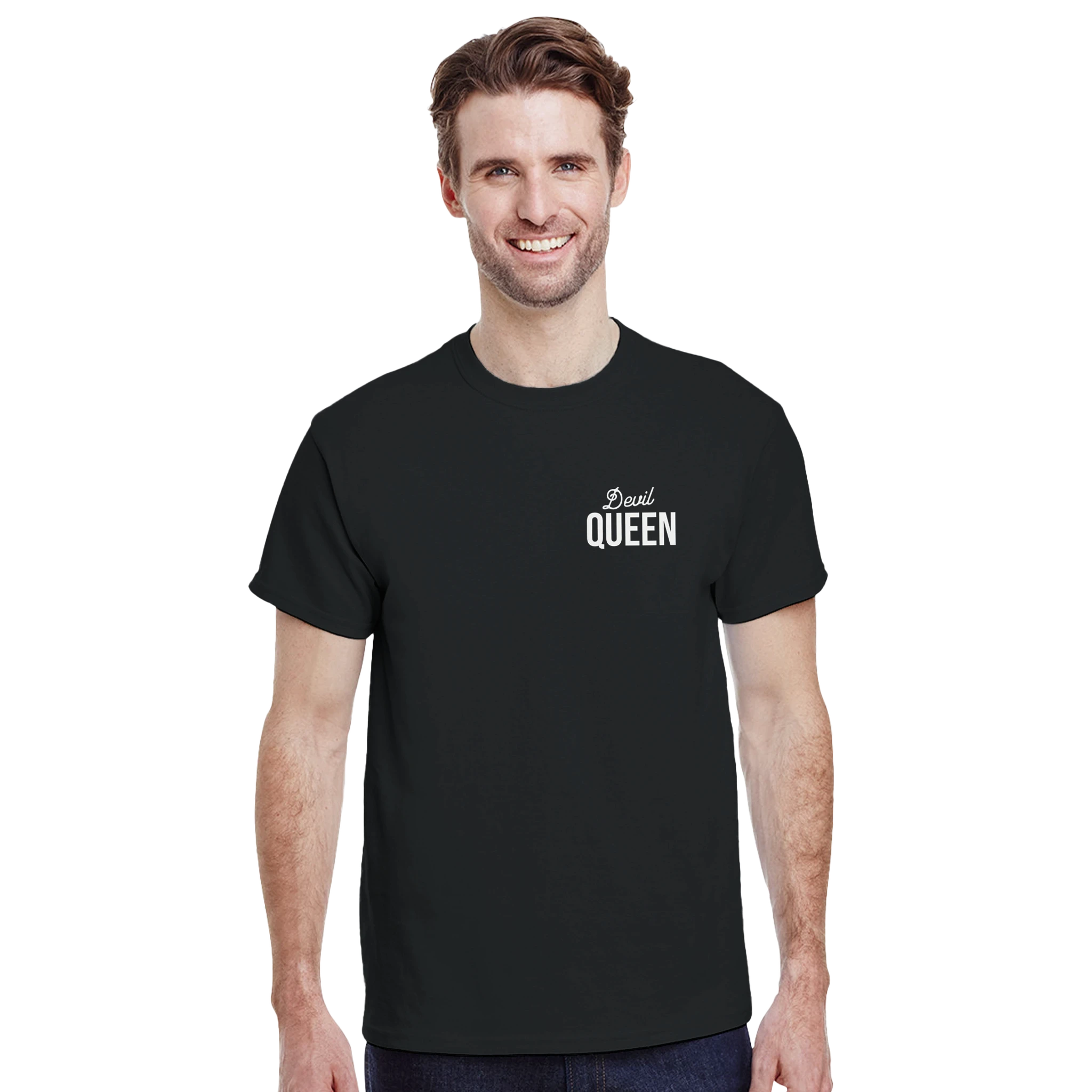 Devil Queen T-Shirt – Herren Lifestyle 1, Mann trägt T-Shirt