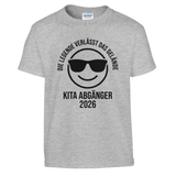 Die Legende verlässt das Gelände Kita Shirt 2026 – Kinder T-Shirt Weiß Freisteller