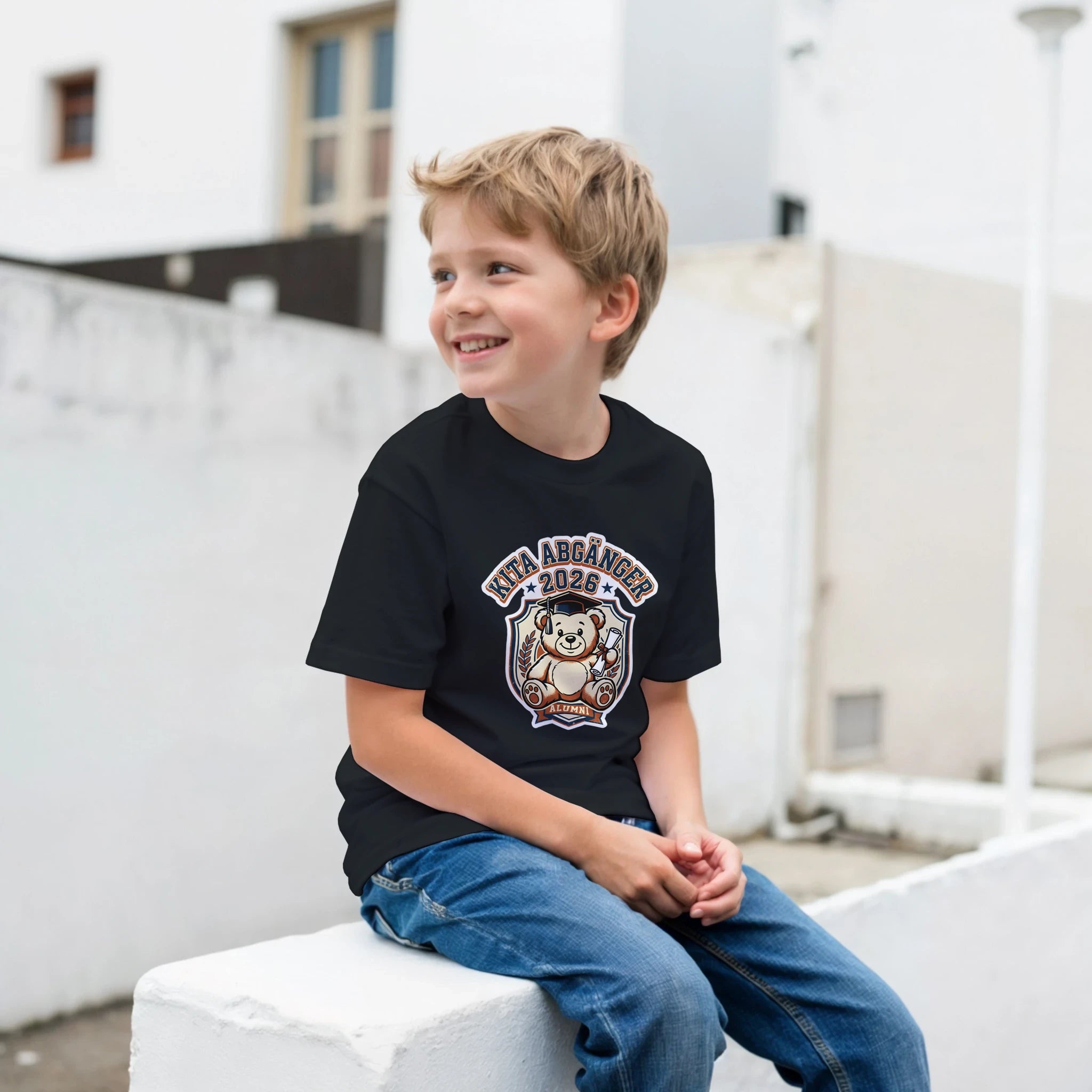 Kita Abgänger 2026 College-Style Abschluss Shirt – Kinder T-Shirt Lifestyle Foto