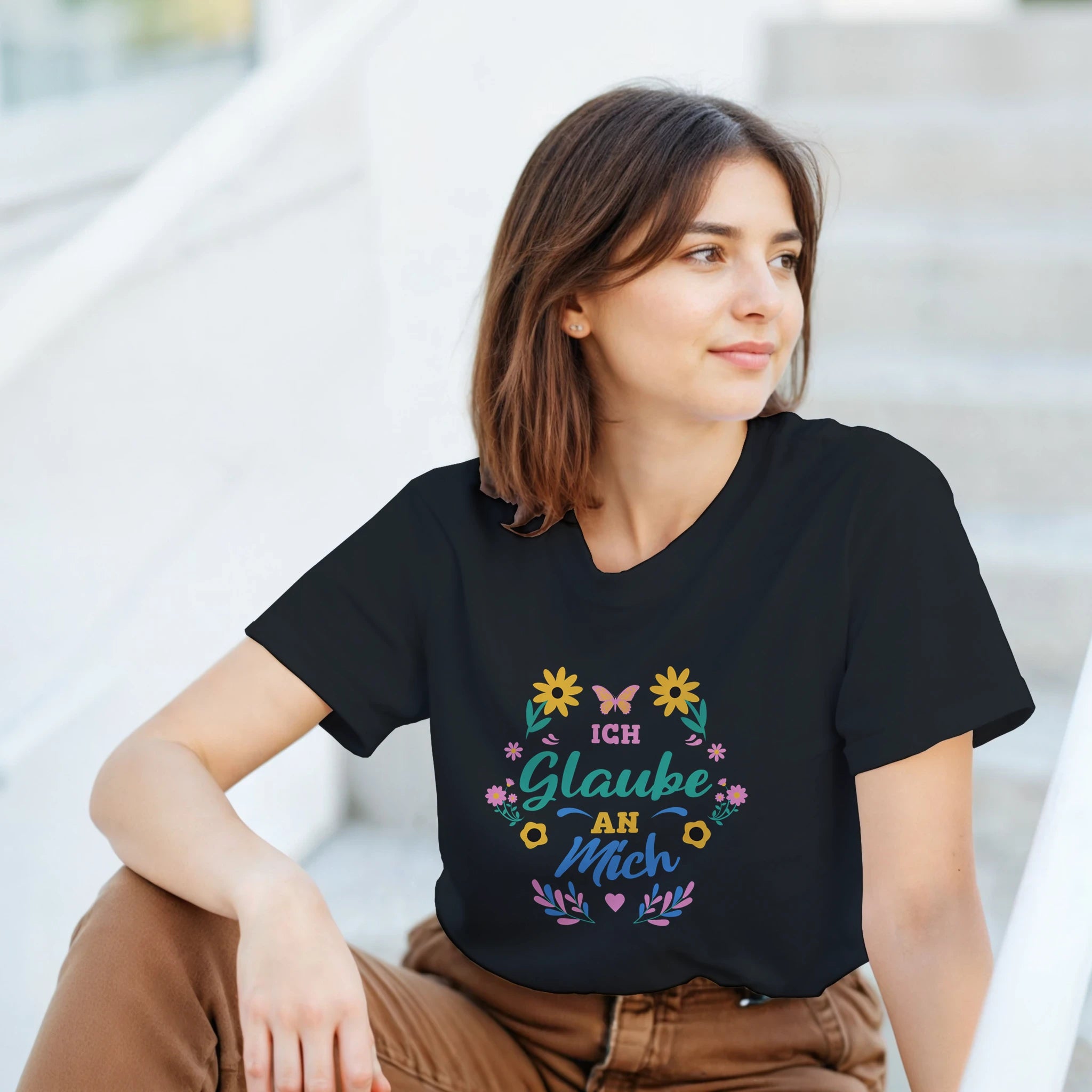 Ich Glaube An Mich T-Shirt – Herren Lifestyle, Mann trägt T-Shirt, Frontalansicht