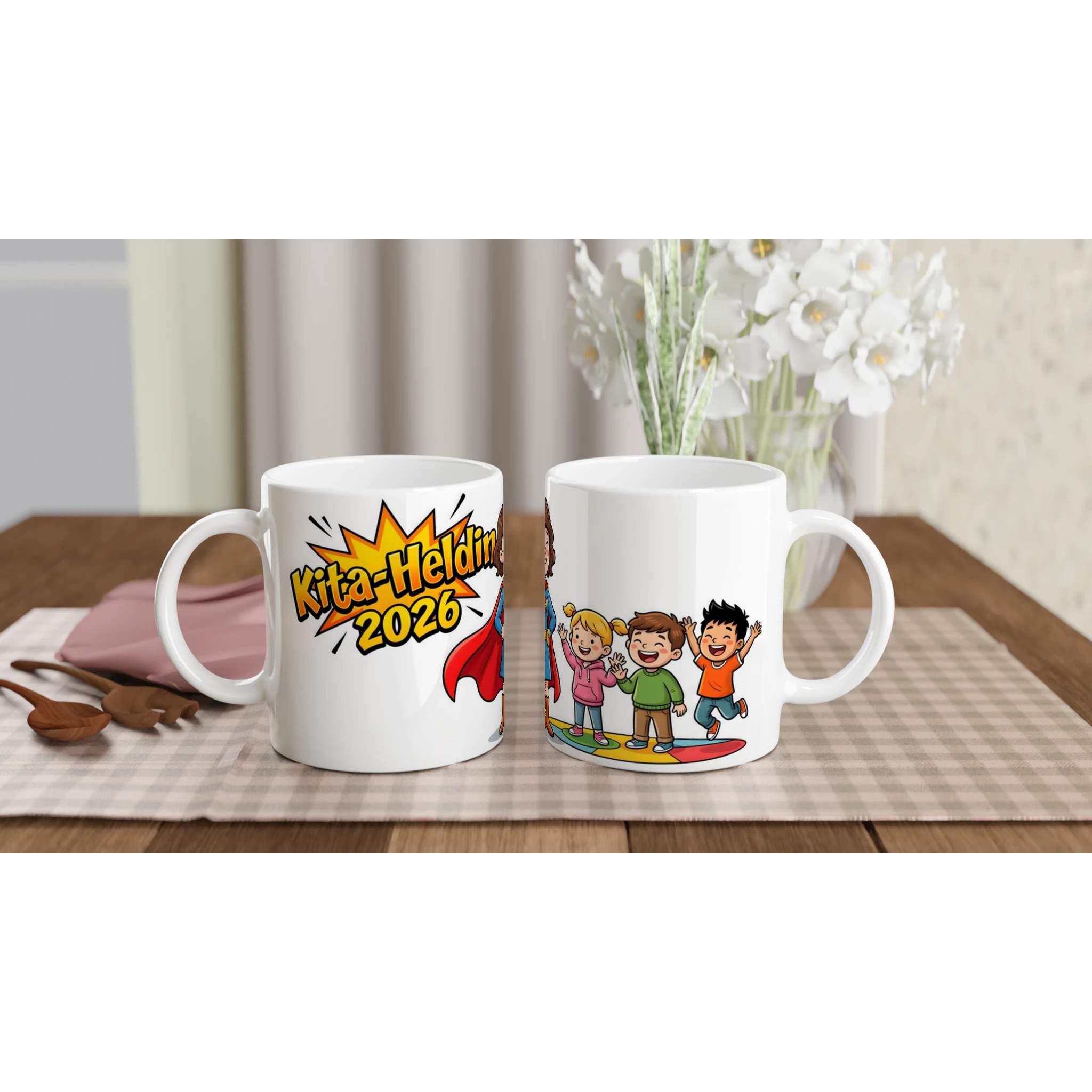 Kita-Heldin 2026 Tasse Abschiedsgeschenk Erzieherin – Tasse auf Holztisch Lifestyle Foto