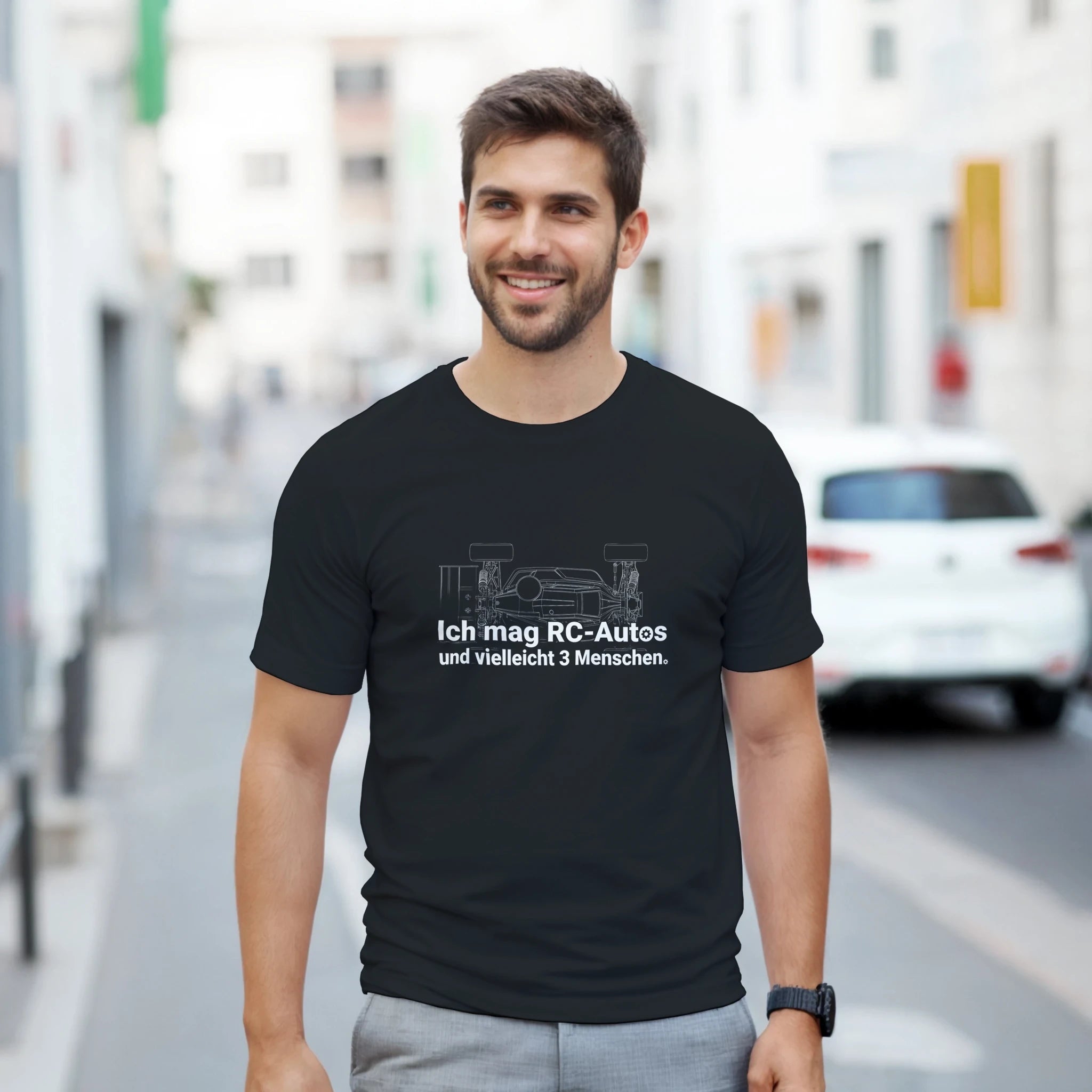 Ich mag RC-Autos und vielleicht 3 Menschen T-Shirt – Herren Lifestyle, Mann trägt T-Shirt, Outdoor Look